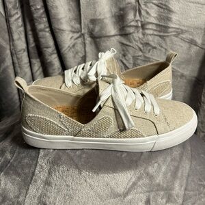 Lucky Brand Dyllis Sneaker Tan Brown color Flower Women’s Size 9.5M NWOB